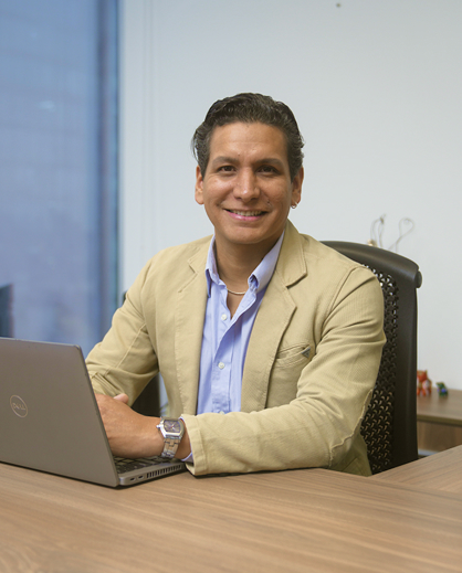 Dr. Gino Mejía Silva